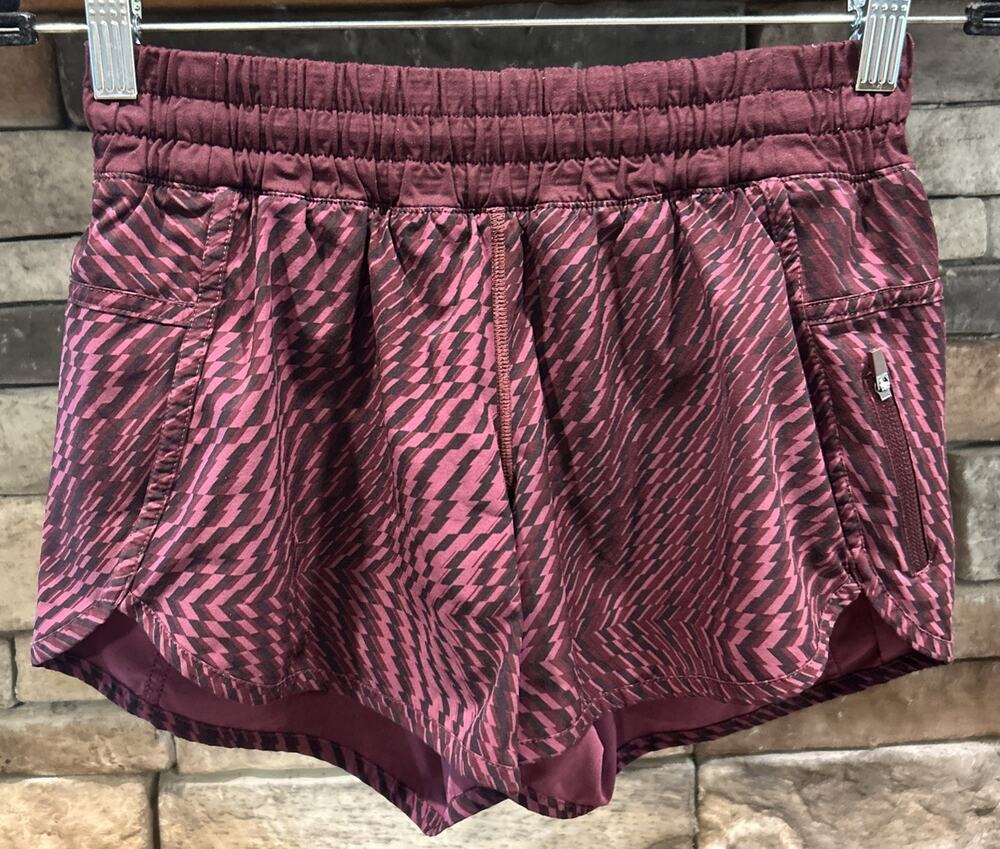 Women’s LULULEMON Tracker III Horizon Red Grape Lined Shorts Size 6 *A3
